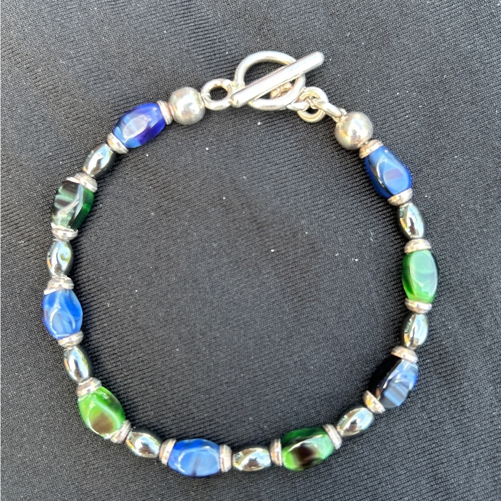 Glass Bead Bracelet in Blue & Green with Sterling Silver Toggle Clasp. VGUC.
